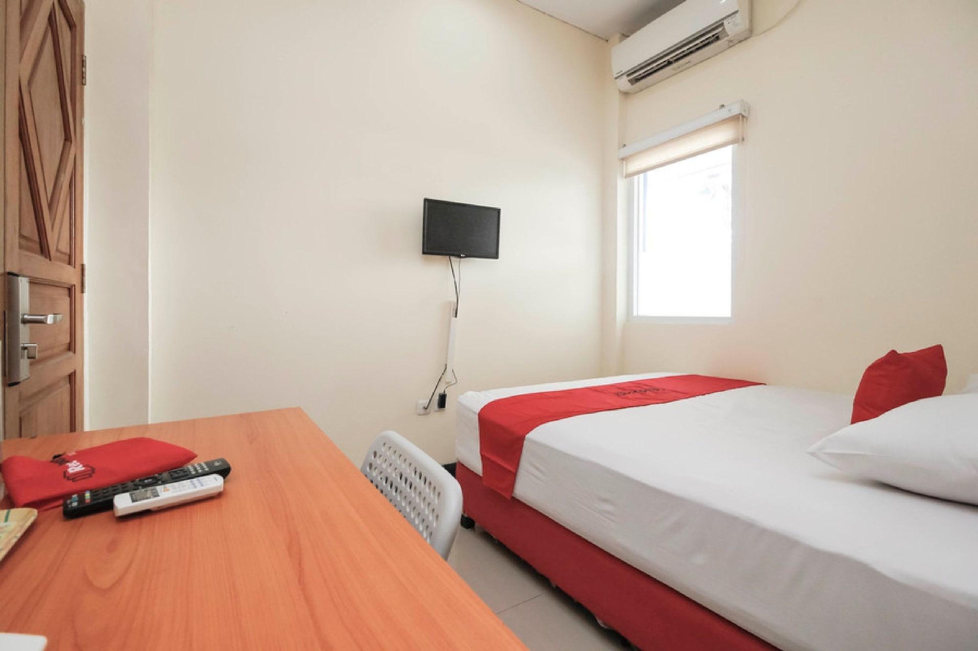 Reddoorz Plus @ Jalan Pemuda Jakarta Exterior photo